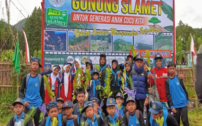 Anggota PMR SMPN 3 Bumijawa Ikuti Penanaman Pohon di Kawasan Guci untuk Menjaga Gunung Slamet